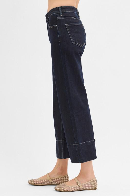 Risen Dark HR Crop Wide Seam Detailed